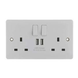 Nexus 2G Switched Socket With 2 Usb Sockets